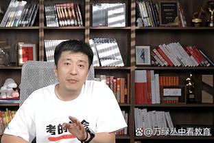 没有给点球！比赛结束后萨卡找裁判理论，裁判遭全场狂嘘